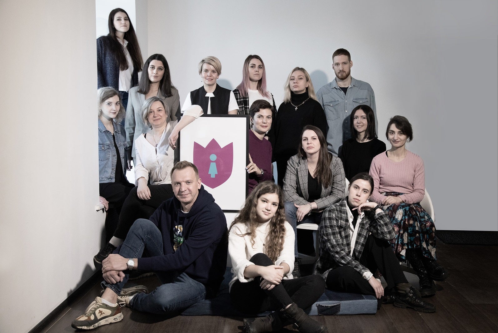 Сотрудники центра Насилию.нет, который занимается просветительской деятельностью и помощью пережившим домашнее насилие.