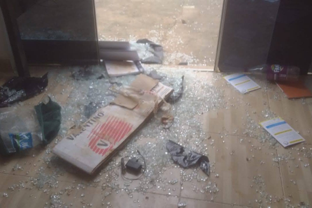 Sede da  Associação de Mulheres Munduruku Wakoborun, no município de Jacareacanga, Pará, depredada em 25 de março de 2021.