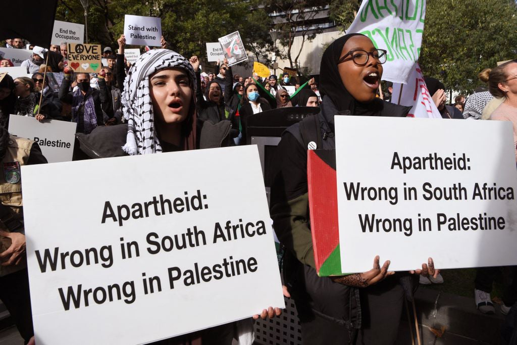 Protestors rally against voilence israel Palestinian 