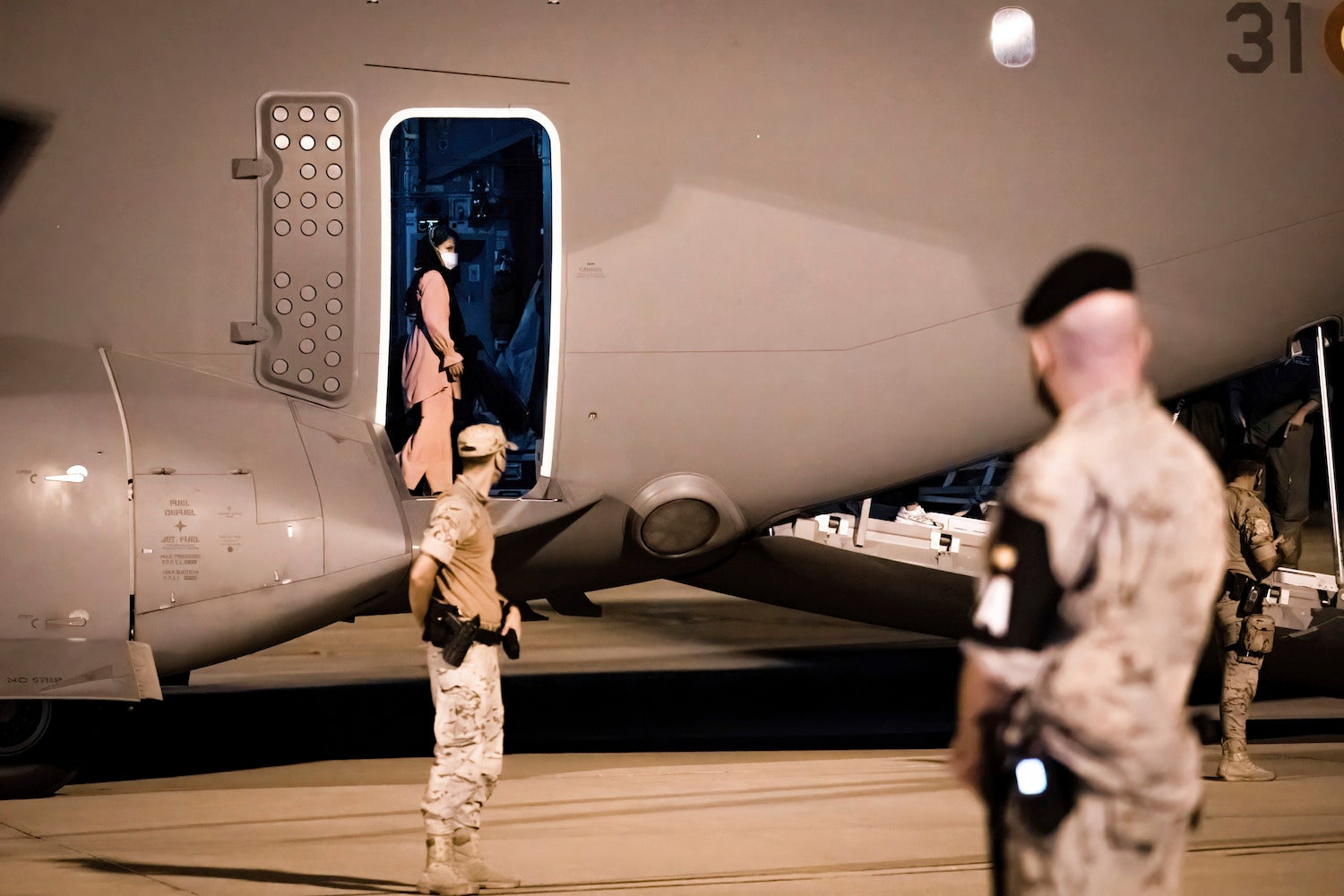 Afghan families get off the Spanish military plane at the Torrejón de Ardoz military base in Madrid. The flight that left Kabul was carrying five Spaniards and 48 Afghan refugees, including 10 minors. 