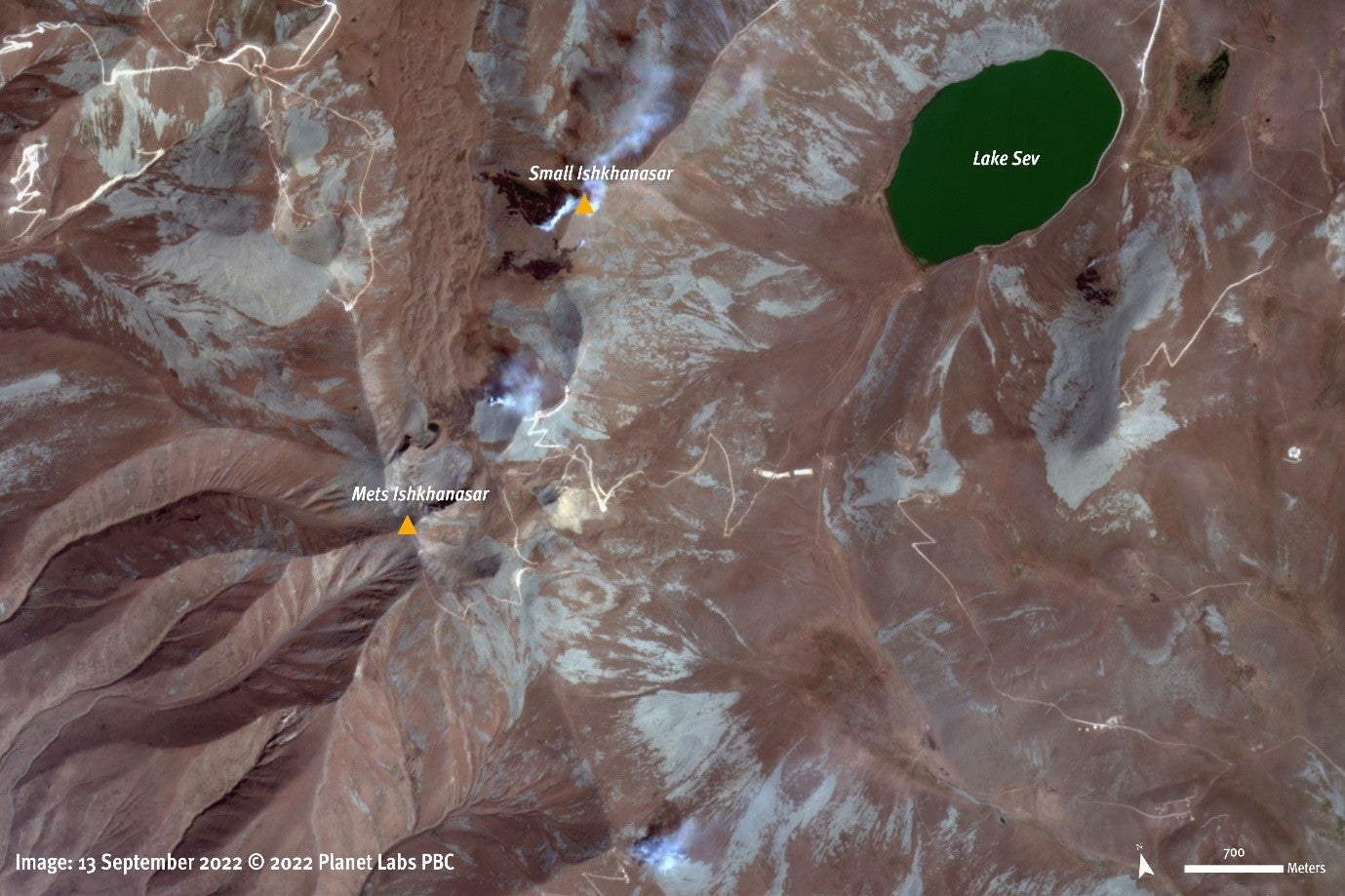 Smoke plumes and burn scars emerging around the Mets Ishkhanasar Mountain, as of September 13 2022, 09:19 am CET  (11:19 am local time) . Satellite image