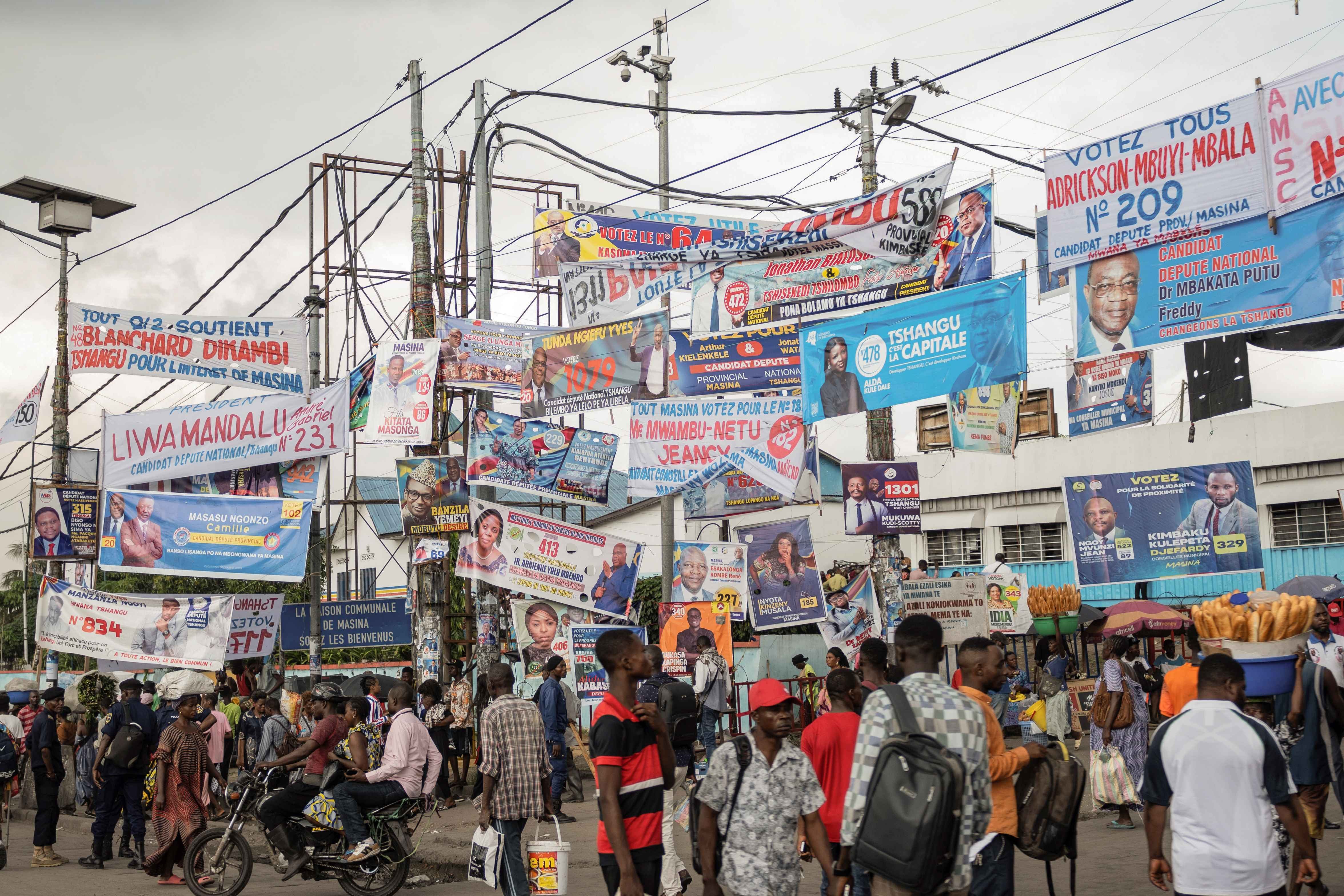 Des affiches électorales à Kinshasa, en République démocratique du Congo, le 9 décembre 2023. 