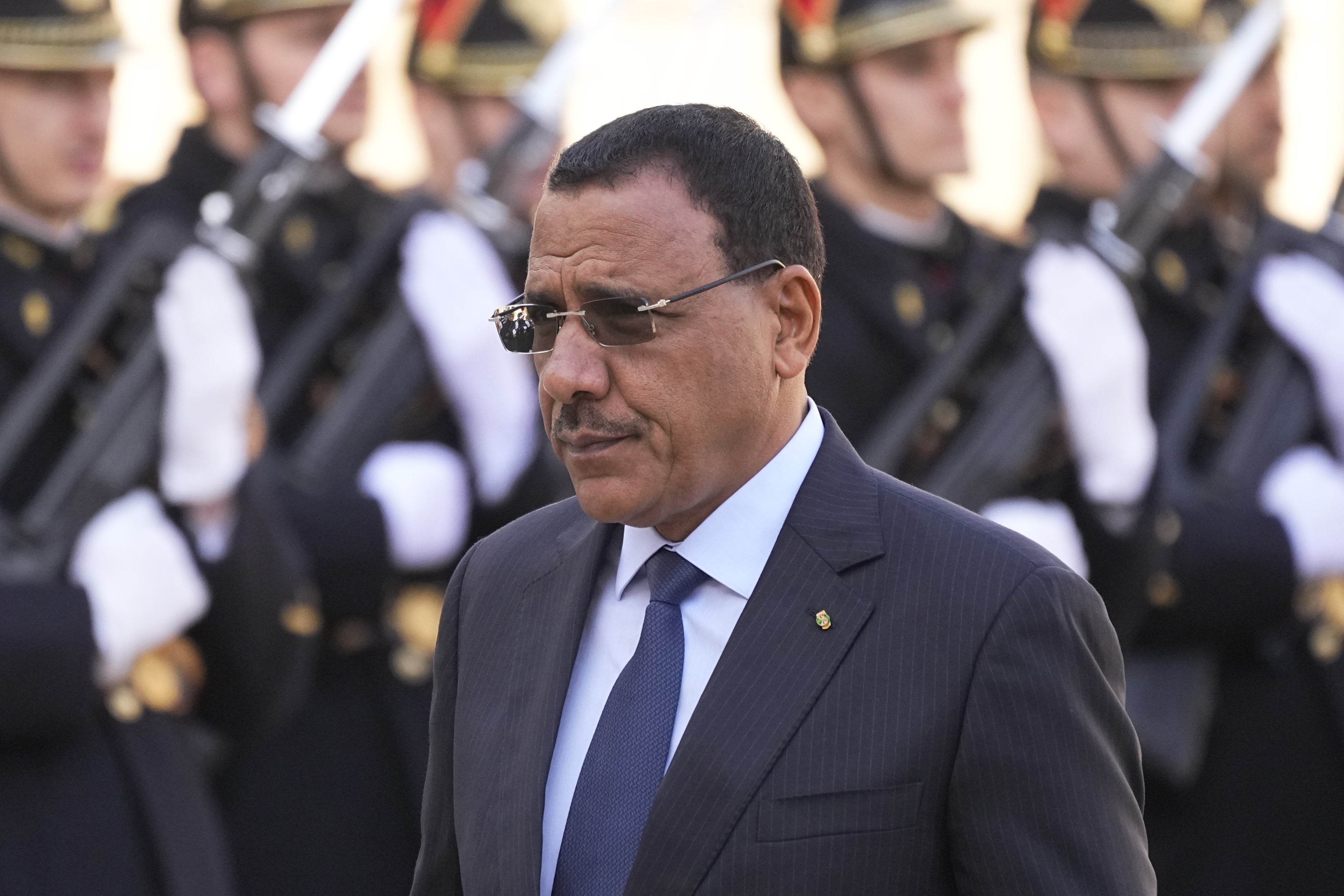 L'ancien président nigérien Mohamed Bazoum à l'Elysée à Paris, le 16 février 2023.
