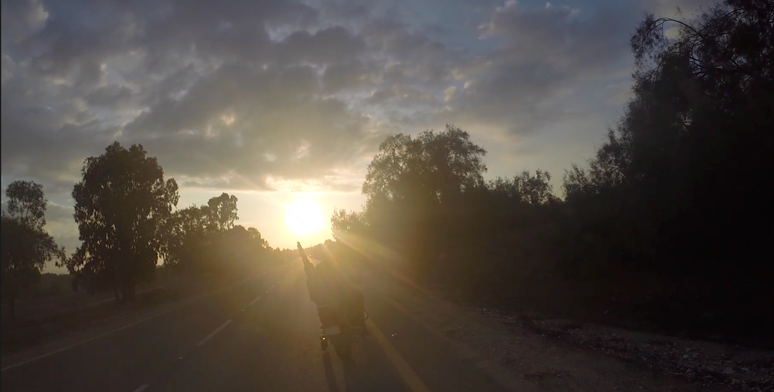 Image extraite d’une vidéo montrant l’une des attaques menées par des groupes armés palestiniens dans le sud d’Israël le 7 octobre 2023, et mise en ligne le 8 novembre 2023 sur une chaîne Telegram.