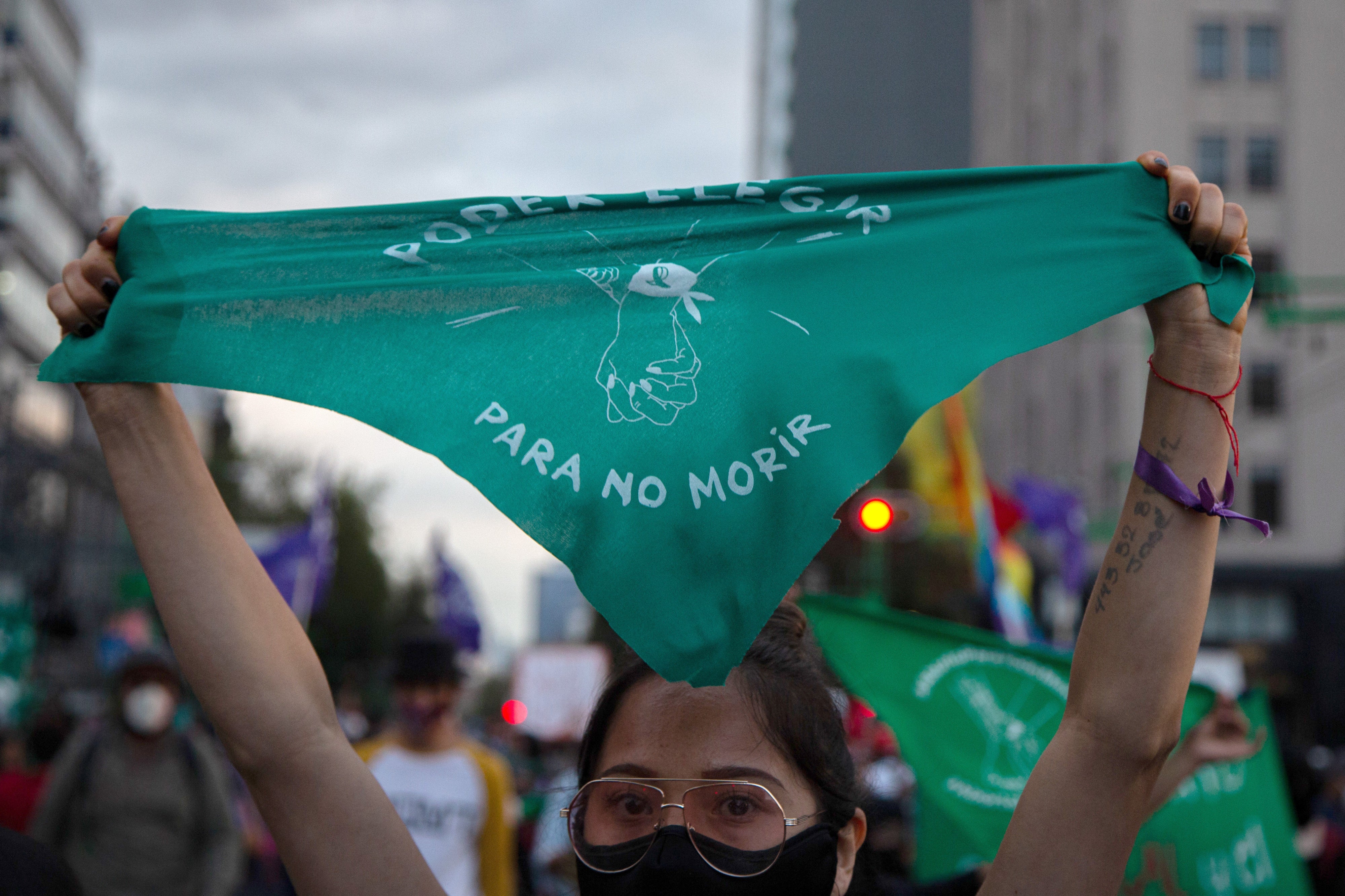 Personas protestan a favor del acceso al aborto en México, 29 de septiembre de 2020.