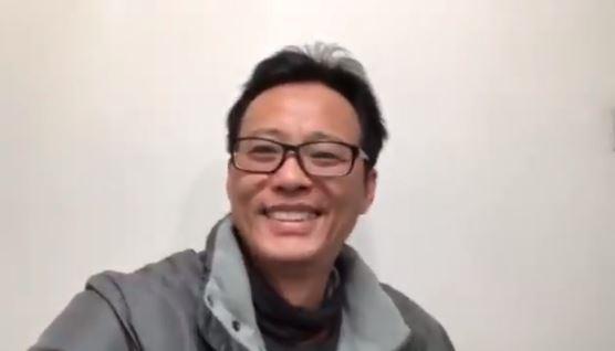 Screenshot of a Twitter video posted by Hua Yong, depicting himself.
