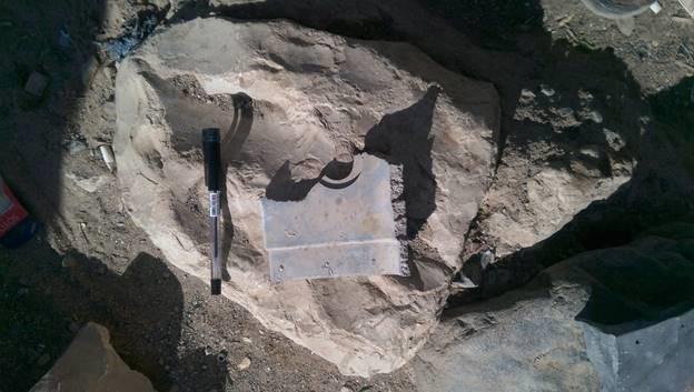 2)	بقايا ذخيرة وجدتها "مواطنة" قرب موقع غارة شنها التحالف بقيادة السعودية على محطة وقود أهلية في قرية بني معاصر يوم 10 يناير/كانون الثاني 2017. 