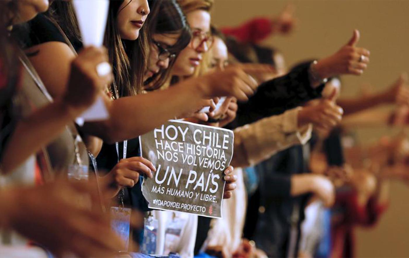 Demonstrators raise their thumbs in approval during a rally inside congress in favor of a draft law that would ease the country's strict abortion ban, in Valparaiso, March 17, 2016. 