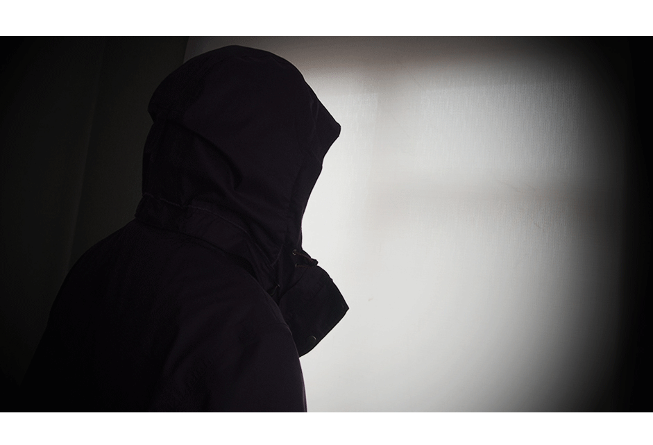 L’une des victimes de la « purge » visant des hommes homosexuels en Tchétchénie, photographiée en avril 2017 dans un lieu sûr en Russie centrale, où cet homme a témoigné de son expérience. 