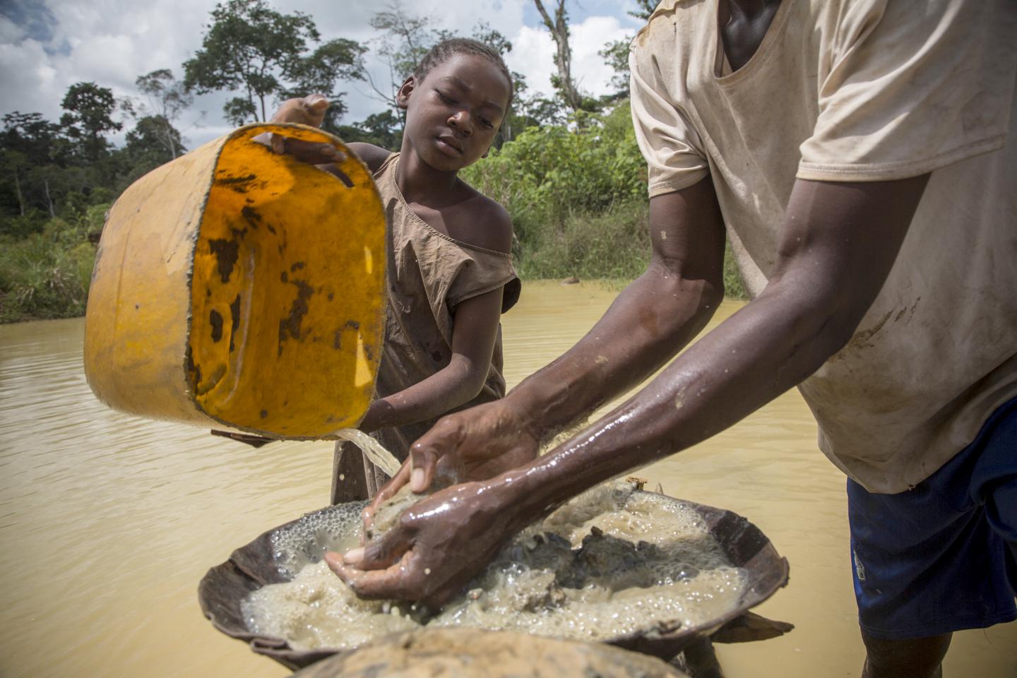 A girl works in an artisanal diamond mine in Sosso Nakombo, Central African Republic, near the border with Cameroon, in August 2015.