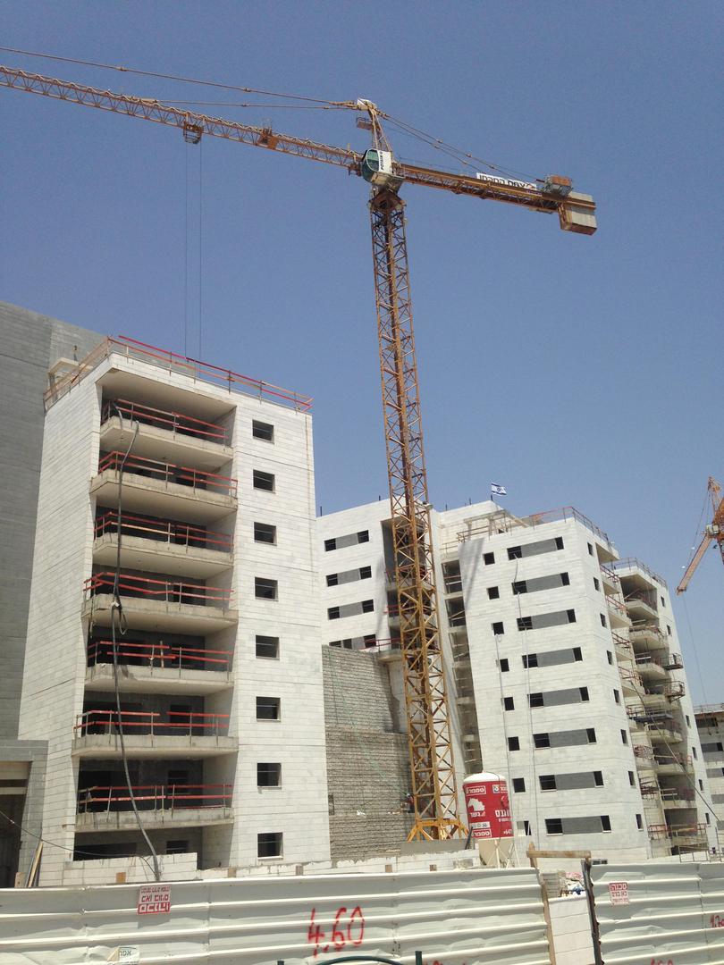 إنشاء مشروع أميري نوف السكني في مستوطنة ألفي منشيه الإسرائيلية. 