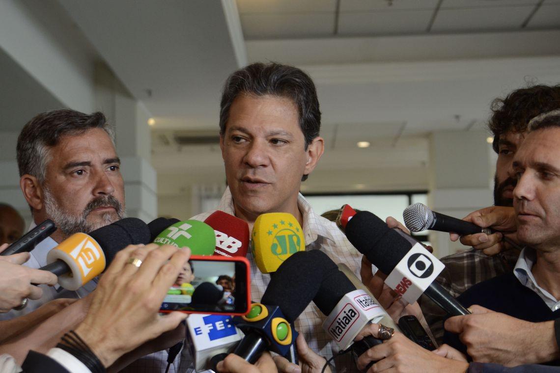 Fernando Haddad with journalists