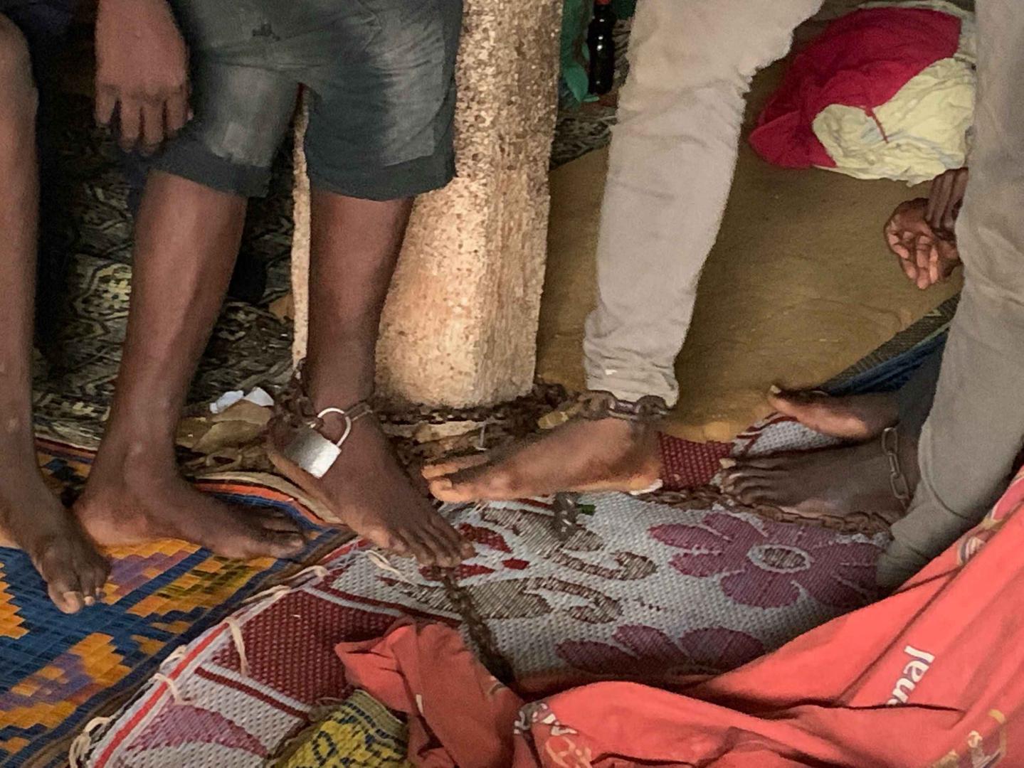 In one traditional healing center, Human Rights Watch found 16 men in a dark, stifling room, all of them with short chains, no longer than half a meter, around their ankles. They called out: “We are suffering here. They are abusing our human rights. Pleas