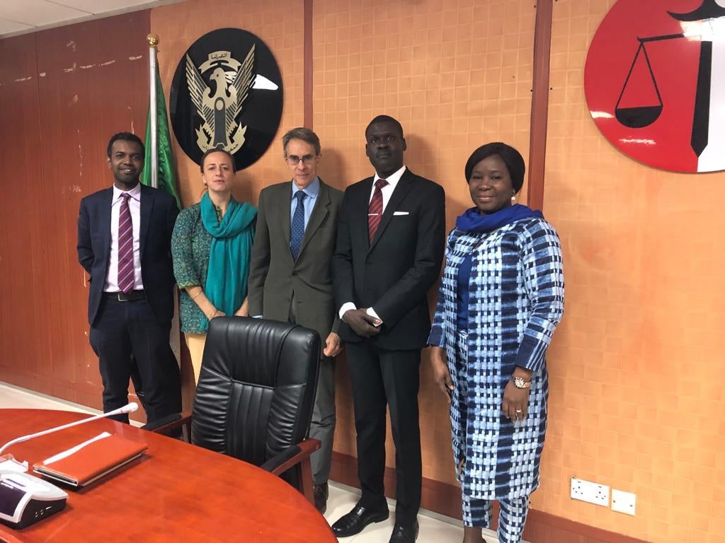 اجتمع وفد "هيومن رايتس ووتش" مع وزير العدل السوداني نصر الدين عبد الباري في الخرطوم، 10 فبراير/شباط 2020.