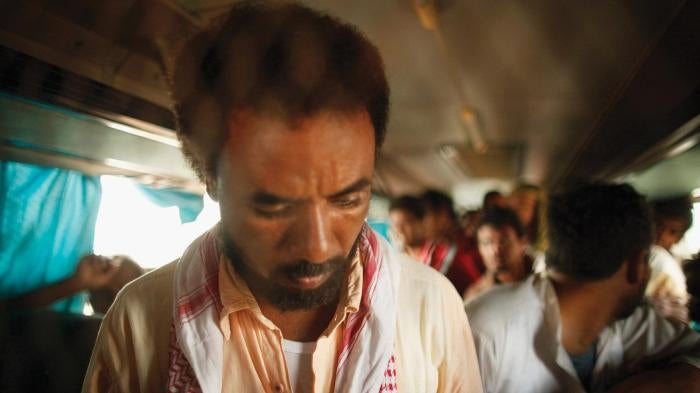 Yemeni workers being deported through Saudi Arabia’s al-Tuwal border gate with Yemen, November 17, 2013.