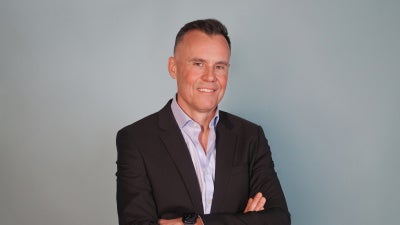 صورة رجل يضحك