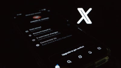 أطلقت منصة "إكس" ميزة جديدة تسمى "نبذة عن هذا الحساب" كما تظهر على "أيفون"، 23 نوفمبر/تشرين الثاني 2025. 