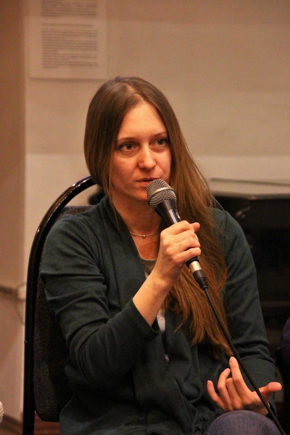 Светлана Прокопьева выступает на презентации книги в Москве.