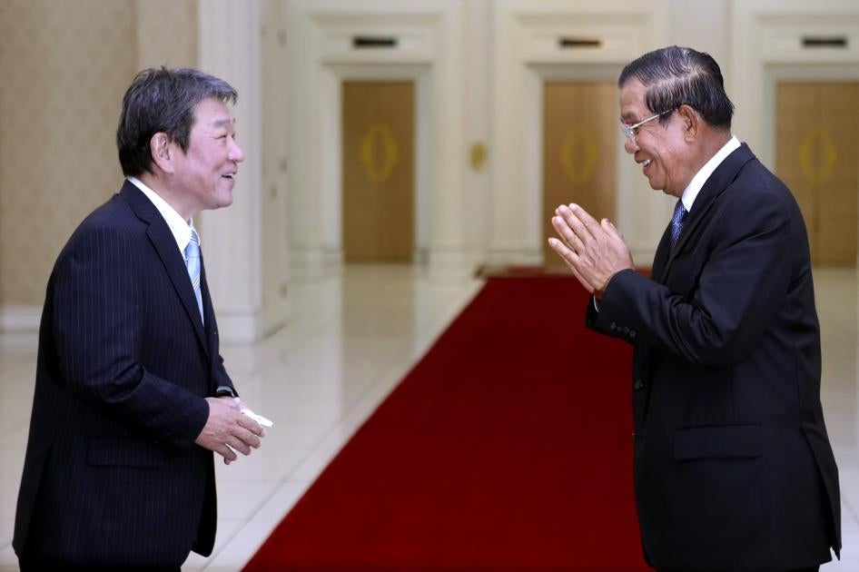 Cambodian Prime Minister Hun Sen, right, greets with Japanese Foreign Minister Toshimitsu Motegi, left, before a meeting at the Peace Palace, in Phnom Penh, Cambodia on Saturday, August 22, 2020. 
