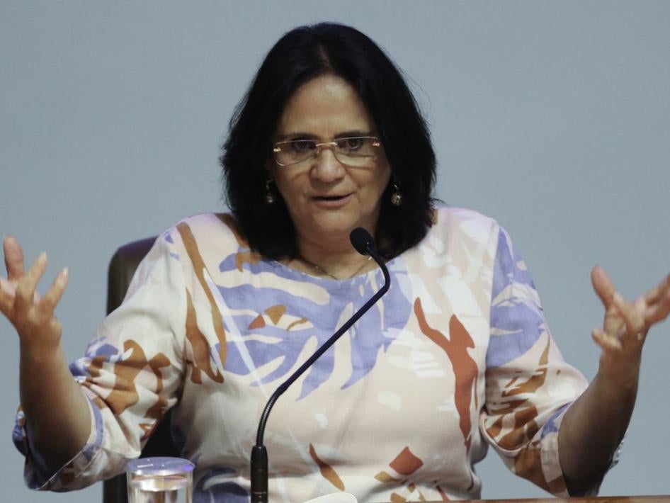 A ministra da Mulher, da Família e dos Direitos Humanos, Damares Alves, discursa em evento oficial em Brasília, em 18 de agosto de 2021. 