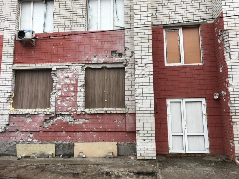Черниговская городская больница №2, поврежденная в результате удара российских войск 17 марта 2022 г. Фото сделано 20 апреля 2022 г. 