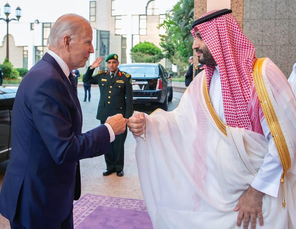 ولي العهد السعودي محمد بن سلمان يلتقي الرئيس الأمريكي جو بايدن في قصر السلام في جدة، السعودية، الجمعة 15 يوليو/تموز 2022. 