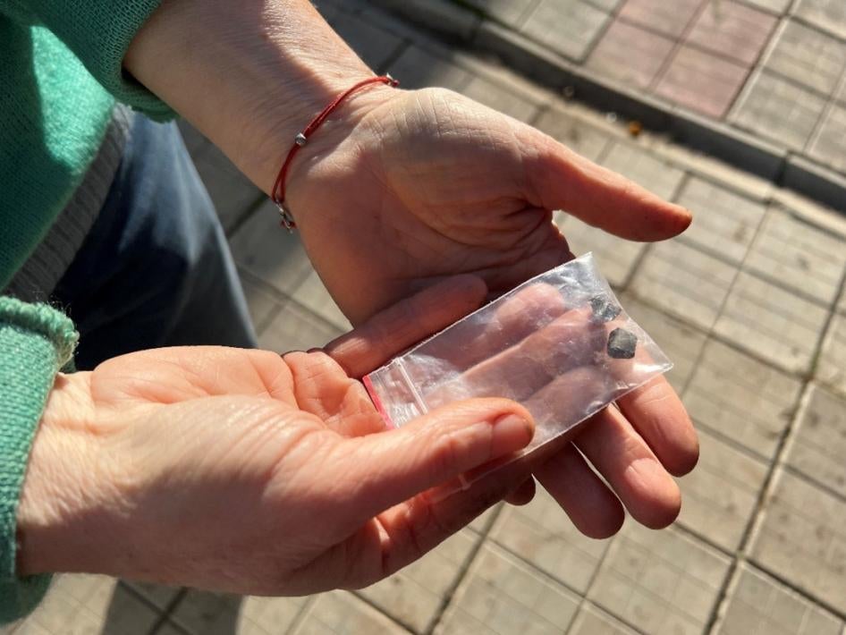 Готові уражальні елементи суббоєприпасу 9Н210 або 9Н235, вилучені лікарями з тіла «Віталія» після того, як він отримав поранення внаслідок обстрілу касетними боєприпасами біля свого будинку на правому березі Сіверського Донця в Ізюмі 9 червня 2022 року, коли ця територія була під російською окупацією. 