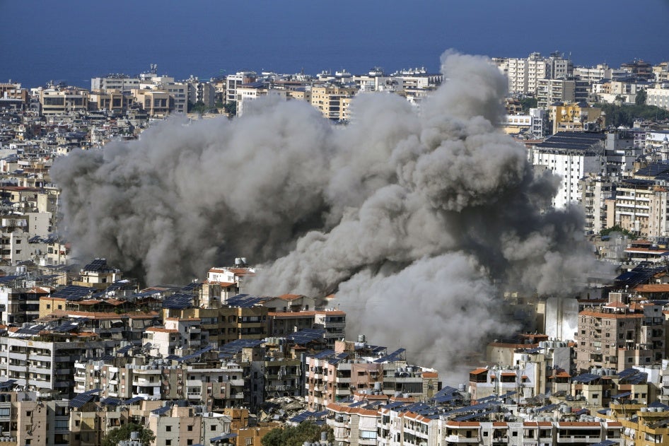  Smoke rises after an Israeli airstrike on Dahiyeh, in the southern suburb of Beirut, Lebanon, November 12, 2024. 