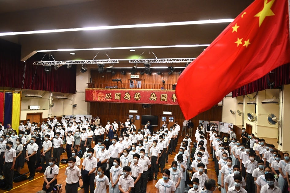 Eine Flaggenzeremonie am Nationalen Tag der Sicherheitserziehung in einer Sekundarschule in Hongkong, China, 15. April 2021.
