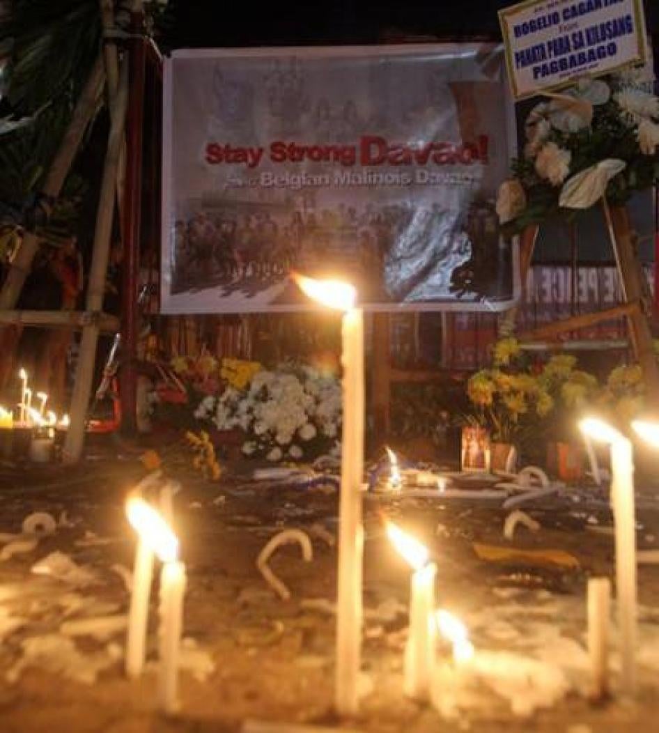Candles are lit at a memorial site for the victims of the September 2, 2016 explosion in a market in Davao City, Philippines. 