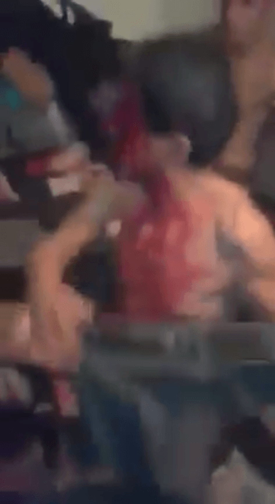 Capture d'écran d'une vidéo apparemment filmée le 9 mars 2016 à Beni Mellal, au Maroc, par l’un des agresseurs de deux hommes présumés homosexuels.