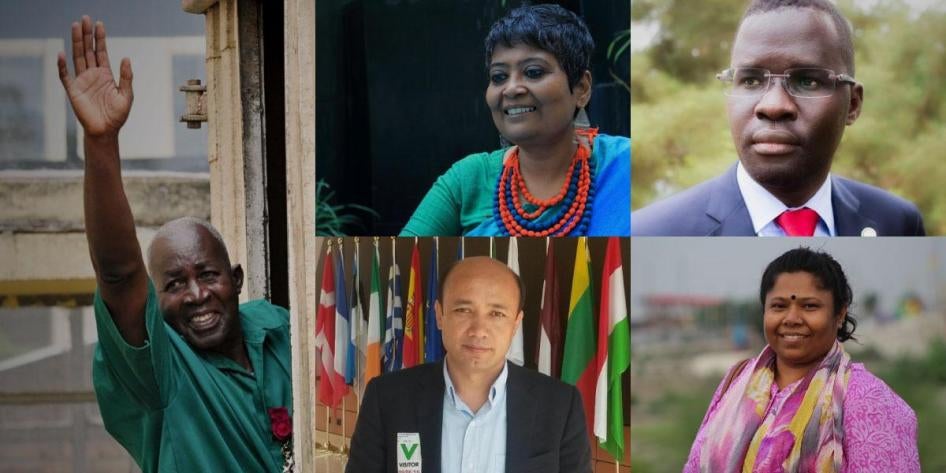 Cinq lauréats du Prix Alison Des Forges décerné en 2015 et en 2016. À gauche, Pierre Claver Mbonimpa (Burundi, 2016). Rangée du haut : Ratnaboli Ray (Inde, 2016), Nicholas Opiyo (Ouganda, 2015). Rangée du bas : Yonous Muhammadi (Grèce, 2016), Kalpona Akte