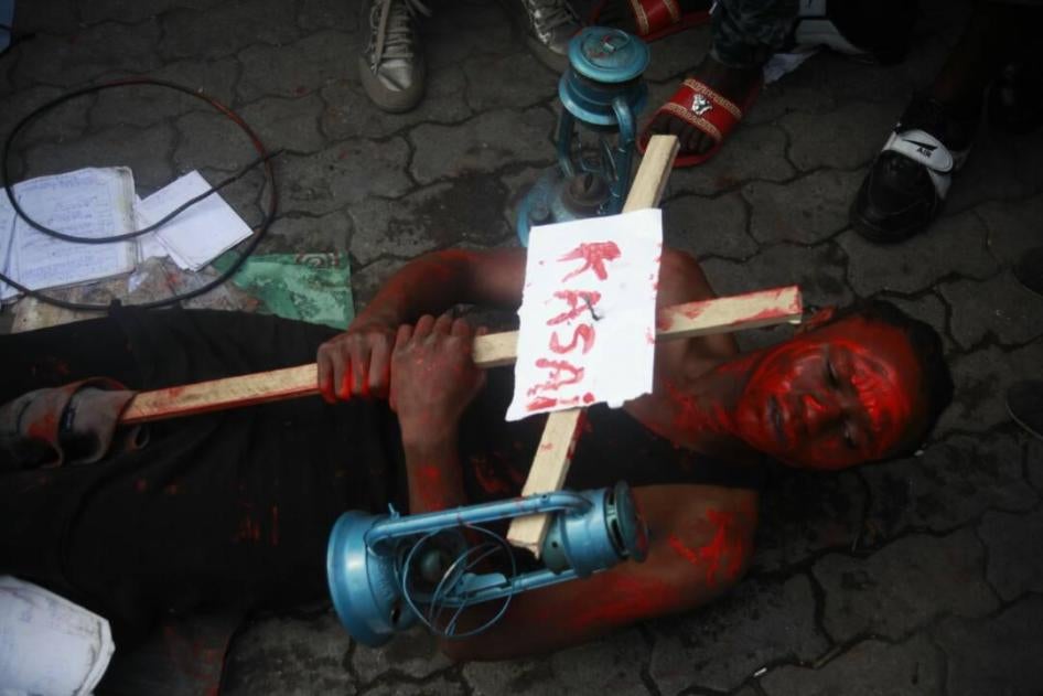 À Goma, dans l'est de la RD Congo, un artiste proteste contre les tueries à travers la région des Kasaïs, dans le centre du pays, le 23 juin 2017. Quatre artistes ont été arrêtés ce jour-là, avant d'être libérés cinq jours plus tard.