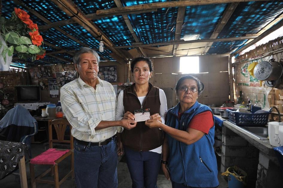 Antenor Hoyos Cubas and María Concepción Sagastegui Tapia, with their daughter, at their home in the outskirts of Lima, Peru, May 2017. Soldiers forcibly disappeared the couple’s son Nelson in June 1992.