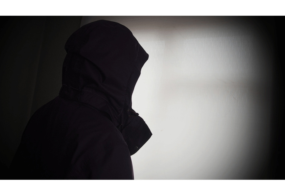 L’une des victimes de la « purge » visant des hommes homosexuels en Tchétchénie, photographiée en avril 2017 dans un lieu sûr en Russie centrale, où cet homme a témoigné de son expérience. 