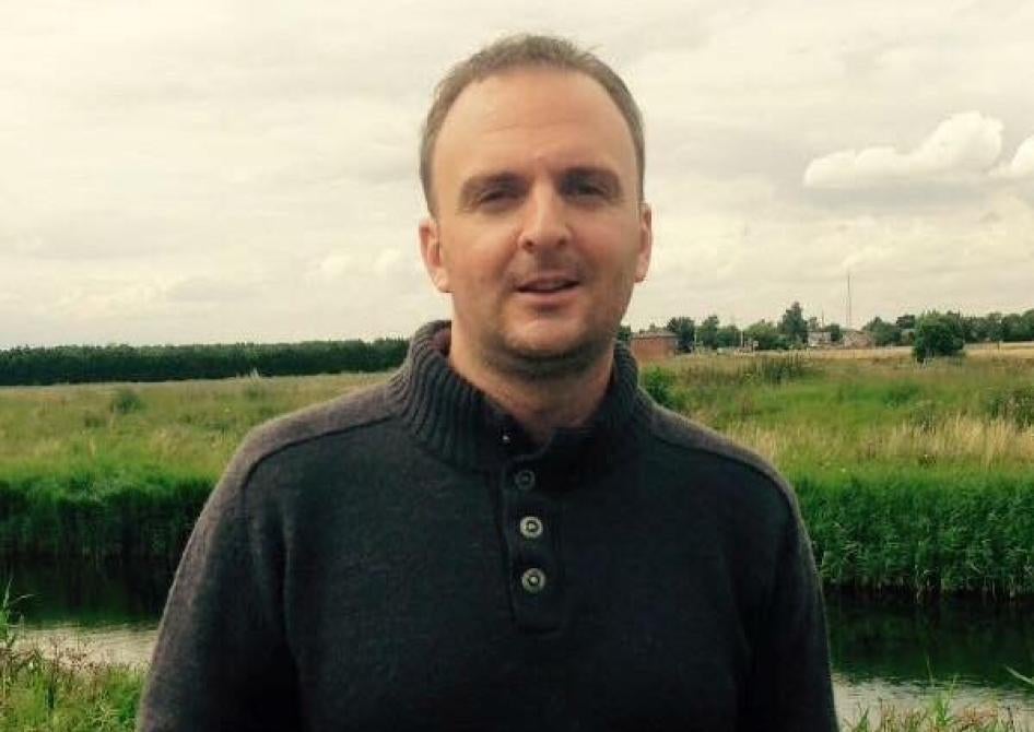 ศาลพิพากษาว่า อานดี้ ฮอลล์ นักสิทธิแรงงานมีความผิดฐานหมิ่นประมาทและความผิดทางคอมพิวเตอร์ จากรายงานการปฏิบัติมิชอบในอุตสาหกรรมเกษตรของไทย 