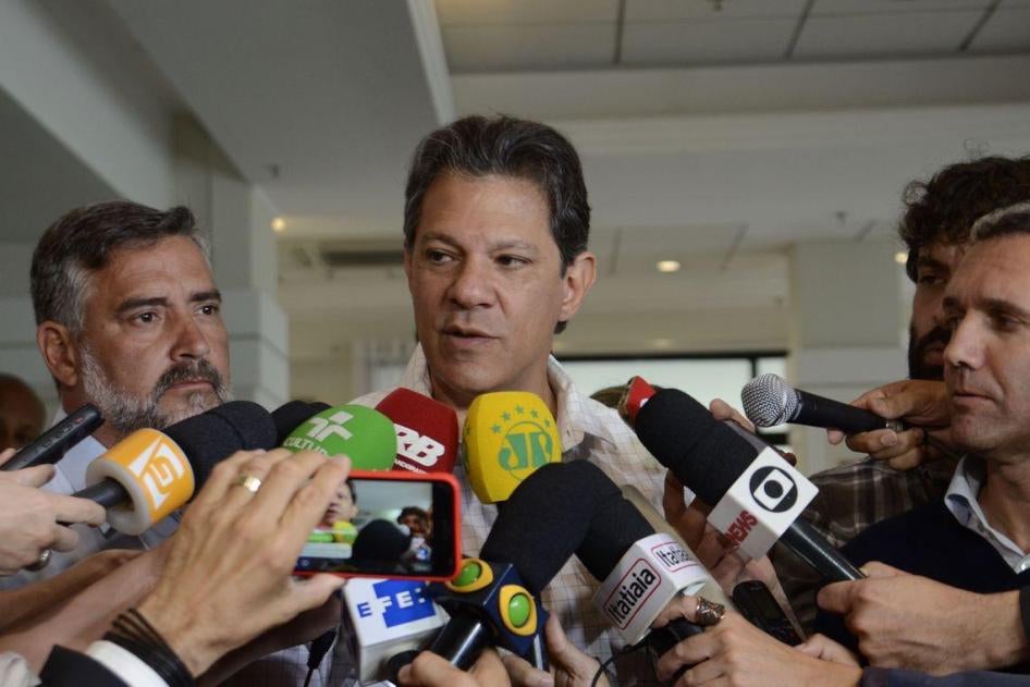 Fernando Haddad with journalists