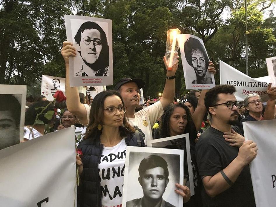 201904americas_brazil_dictatorship_protest