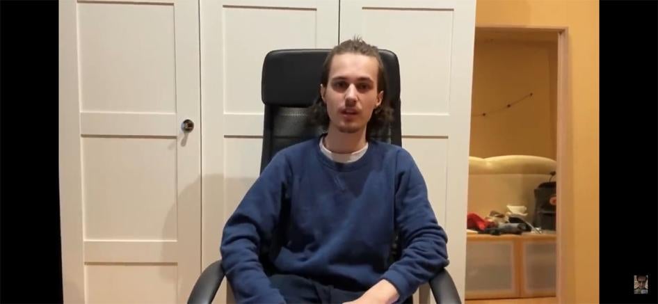 Скриншот с видео Александра Долгополова, в котором он комментирует запрос от полиции.