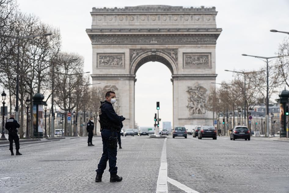 Police patrol near the Arc de Triomphe on the first day of confinement due to COVID-19, Paris, France, March 17, 2020.