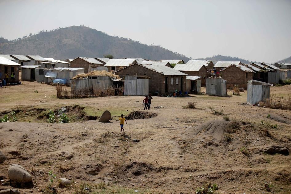 Eritrean refugee children play within Hitsats refugee camp near the Eritrean boarder, Tigrai region, Ethiopia, November 9, 2017. REUTERS/Tiksa Negeri  