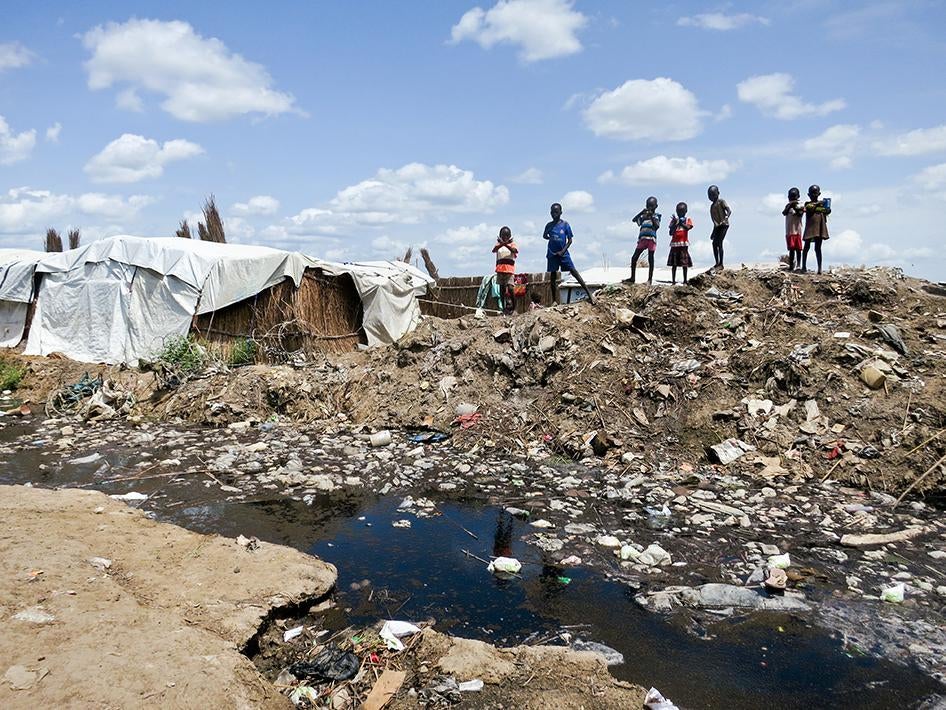 As thousands of people flee government attacks on their villages, the population at the UNMISS camp in Bentiu has exploded and living conditions have deteriorated.