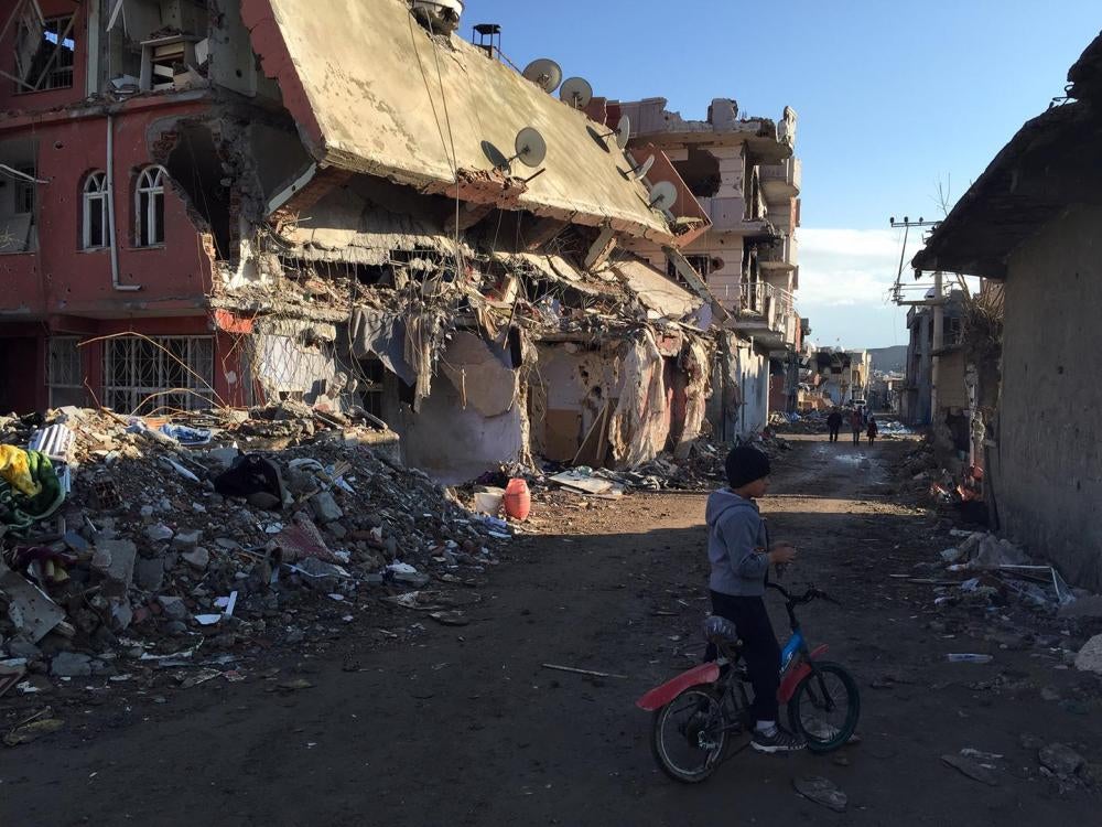 Security operations and armed clashes in Cizre from December 2015 to February 2016 damaged homes in the affected neighborhoods. The authorities began demolition immediately afterwards. 