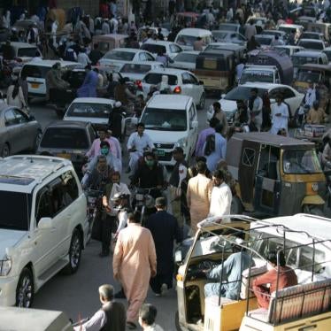People rush to shop for the Eid holiday that marks the end of the Muslim holy fasting month of Ramadan after the government relaxed a weeks-long lockdown that was enforced to help curb the spread of the coronavirus, in Quetta, Pakistan, May 18, 2020