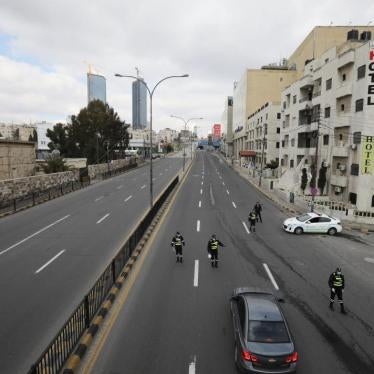 Jordanian police personnel guard at a checkpoint during the second day of a nationwide curfew, amid concerns over the spread of coronavirus disease (COVID-19), in Amman, Jordan. © 2020 Reuters 