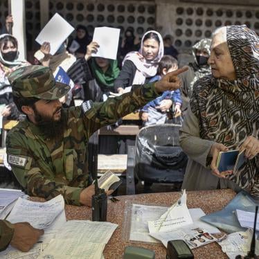 A man in military uniform points in the face of a woman 