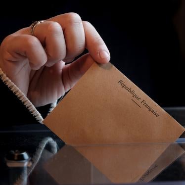 Enveloppe de bulletin de vote, sigle Republique Francaise, avec une urne de vote.