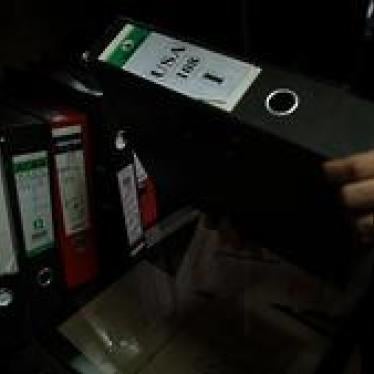 na carpeta encontrada luego de la caída de Trípoli en un edificio perteneciente a los servicios de seguridad externa libios contenía faxes y memos entre la Agencia Central de Inteligencia de los Estados Unidos (CIA) y el Servicio de Inteligencia Libio.