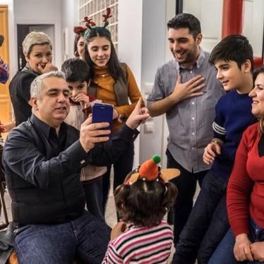 On Boxing Day in the Osanas’ house in Greece, Dominique called Falak’s husband, Mohammed, on Skype and introduced his family. © 2017 Anna Pantelia