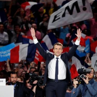 Emmanuel Macron, élu président français à l’issue du second tour de l’élection le 7 mai 2017, lors d’un rassemblement de son parti « En Marche ! » tenu à Paris trois semaines auparavant, le 17 avril 2017.